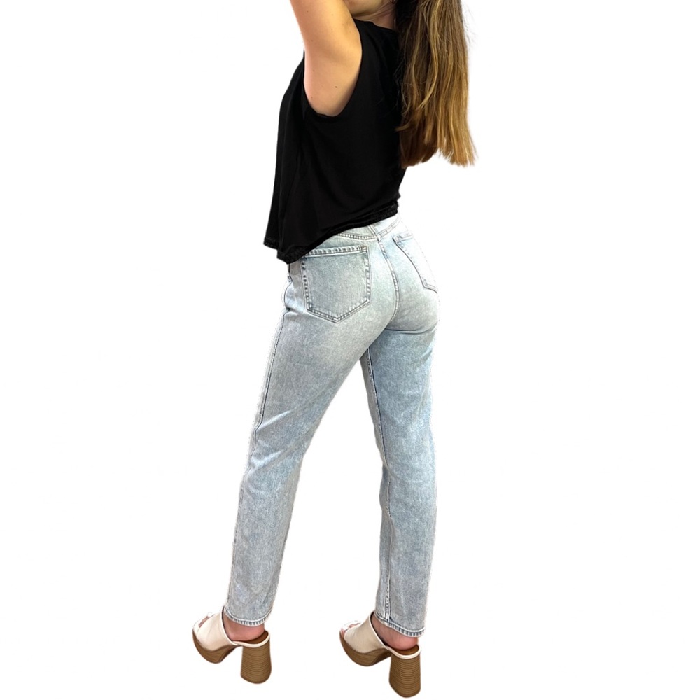 Hollister Ultra High Rise Mom Jeans
